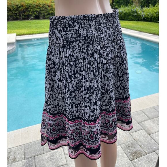 White House Black Market Pleated Skirt Women Sz S Barely used - Picture 2 of 6